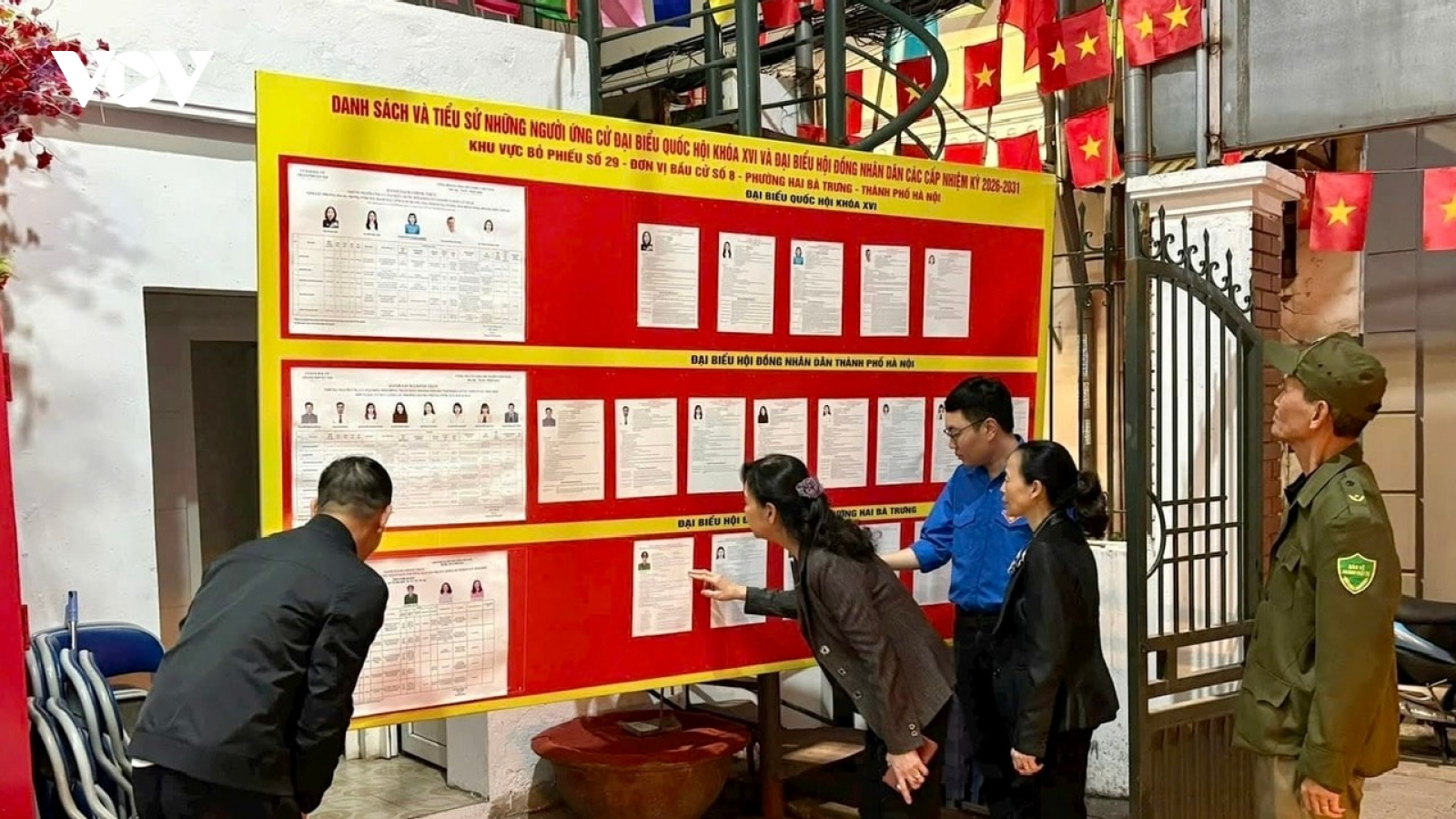 Thanh niên Hà Nội xung kích hỗ trợ công tác bầu cử tại xã, phường