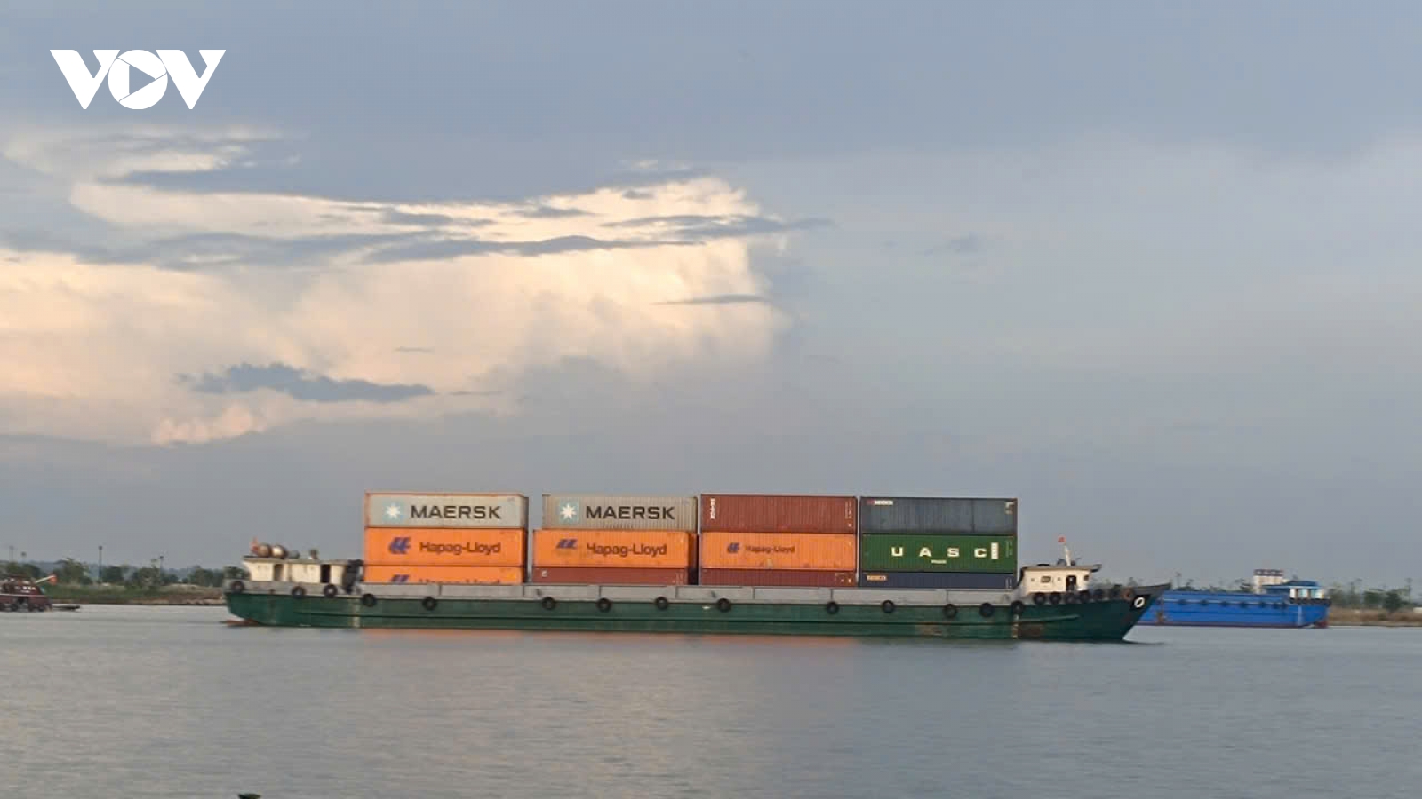 Sức ép chi phí bủa vây từ nhà máy đến ruộng đồng