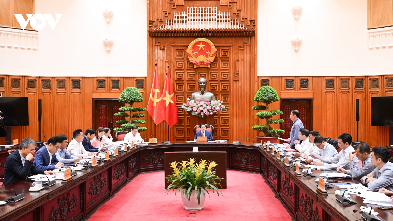 Thủ tướng: Không để thiếu xăng dầu trong bất cứ hoàn cảnh nào