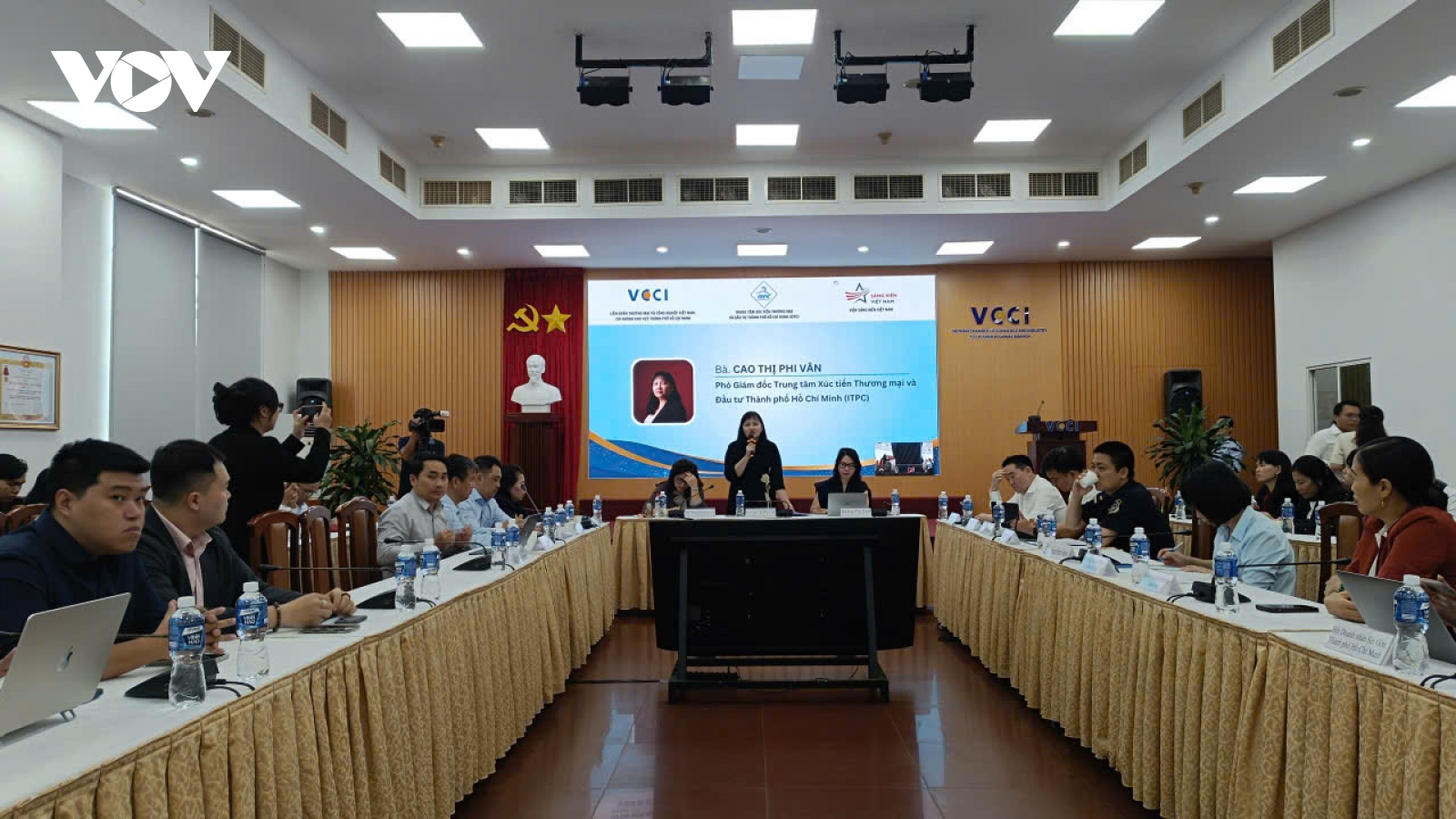 Ứng phó với thuế tạm thời 150 ngày của Hoa Kỳ