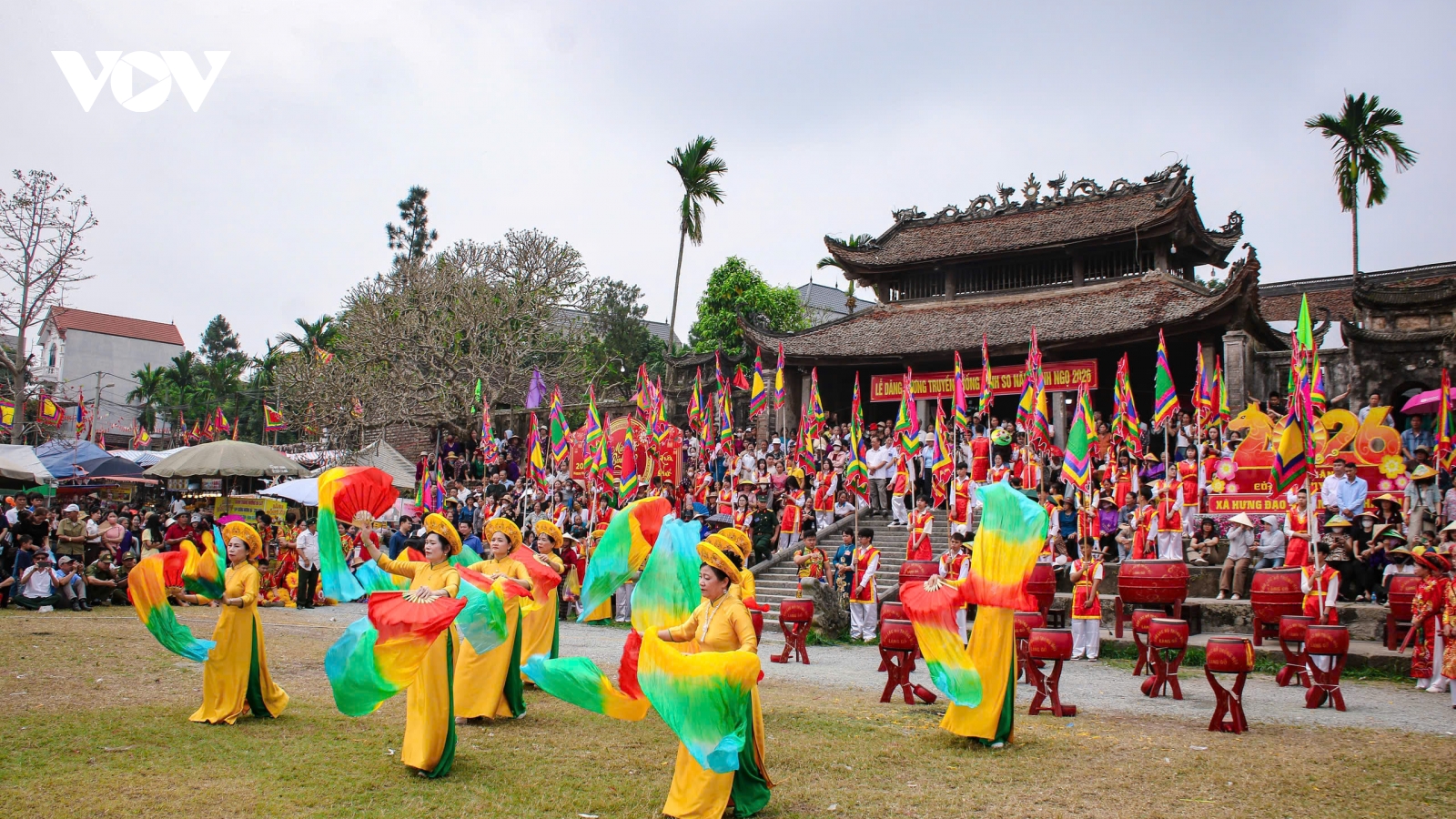 Về xứ Đoài vui hội truyền thống Đình So