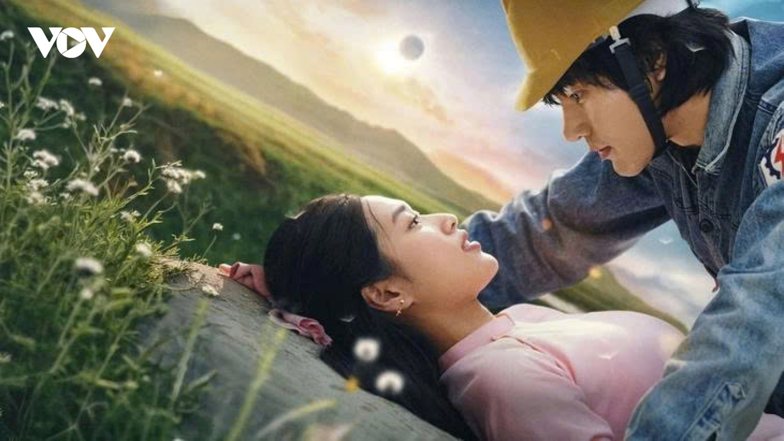 Phim có Hoa hậu Thiên Ân đứng top 1 phòng vé, "Quỷ nhập tràng 2" tụt hạng