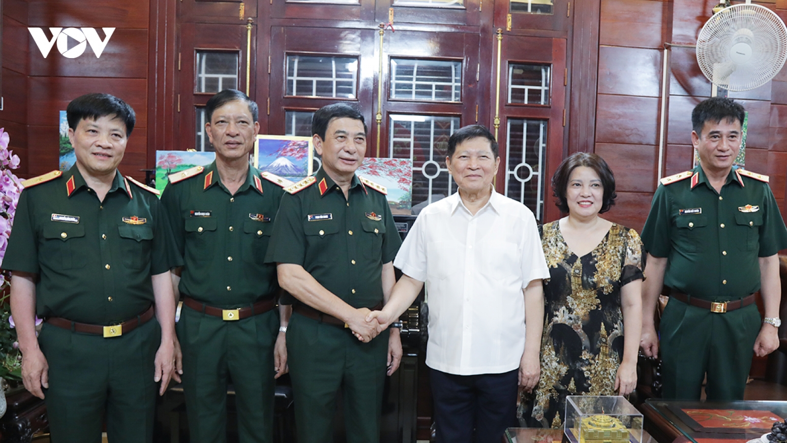 Đại tướng Phan Văn Giang thăm hỏi các đồng chí nguyên Bộ trưởng Bộ Quốc phòng
