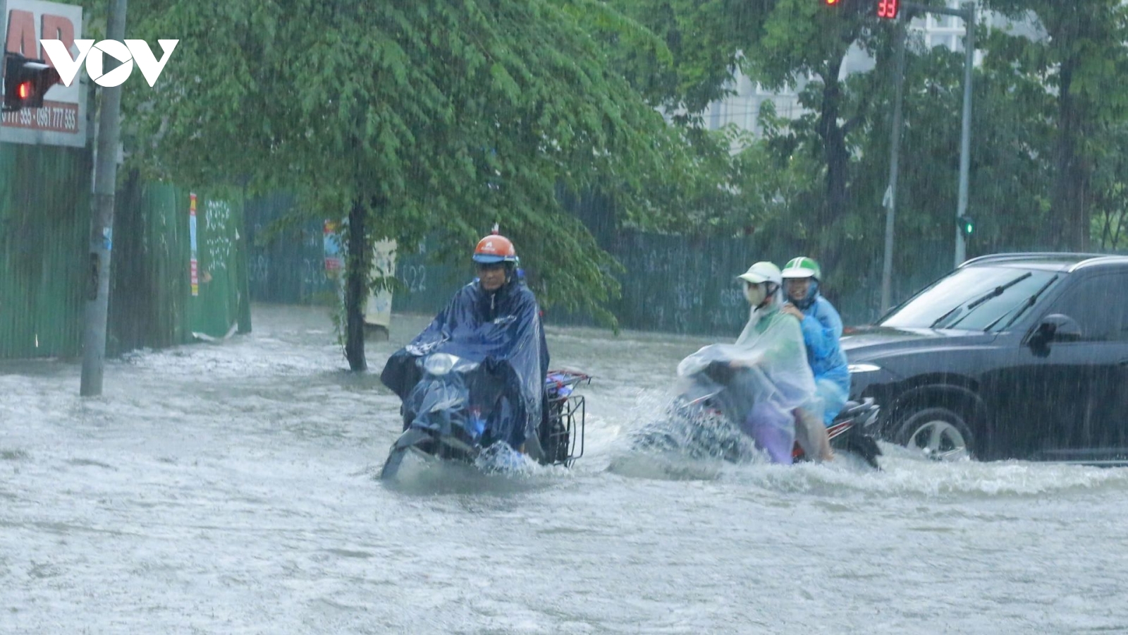 Mưa dông gia tăng ở Bắc Bộ, cảnh báo nguy cơ lốc, sét và sạt lở đất