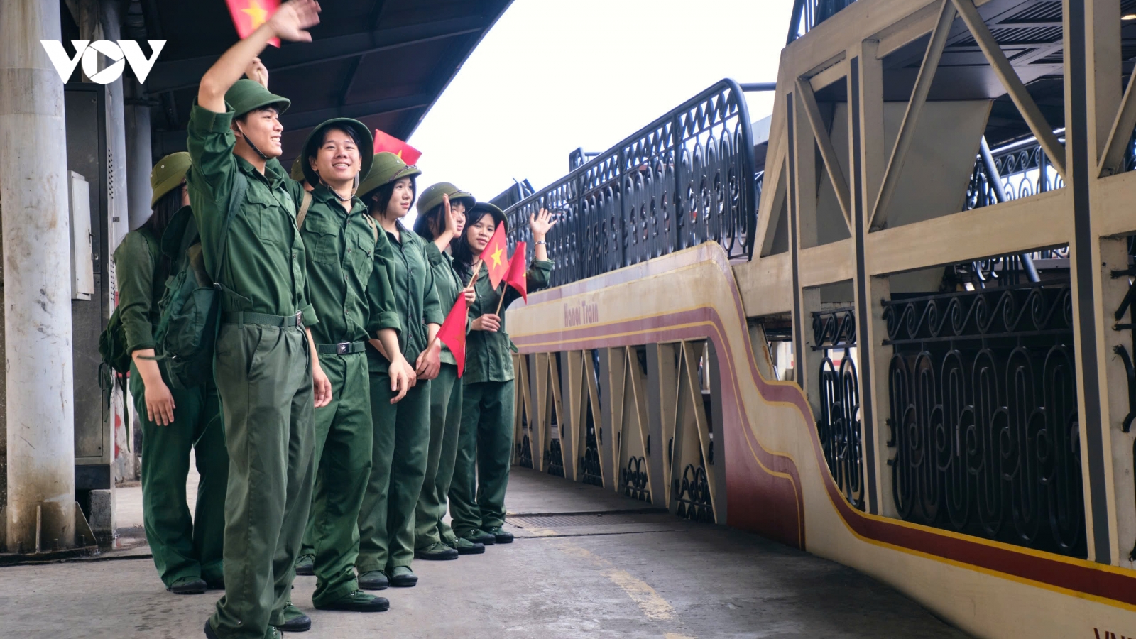 Hà Nội có chuyến tàu đặc biệt gợi ký ức ngày đất nước thống nhất