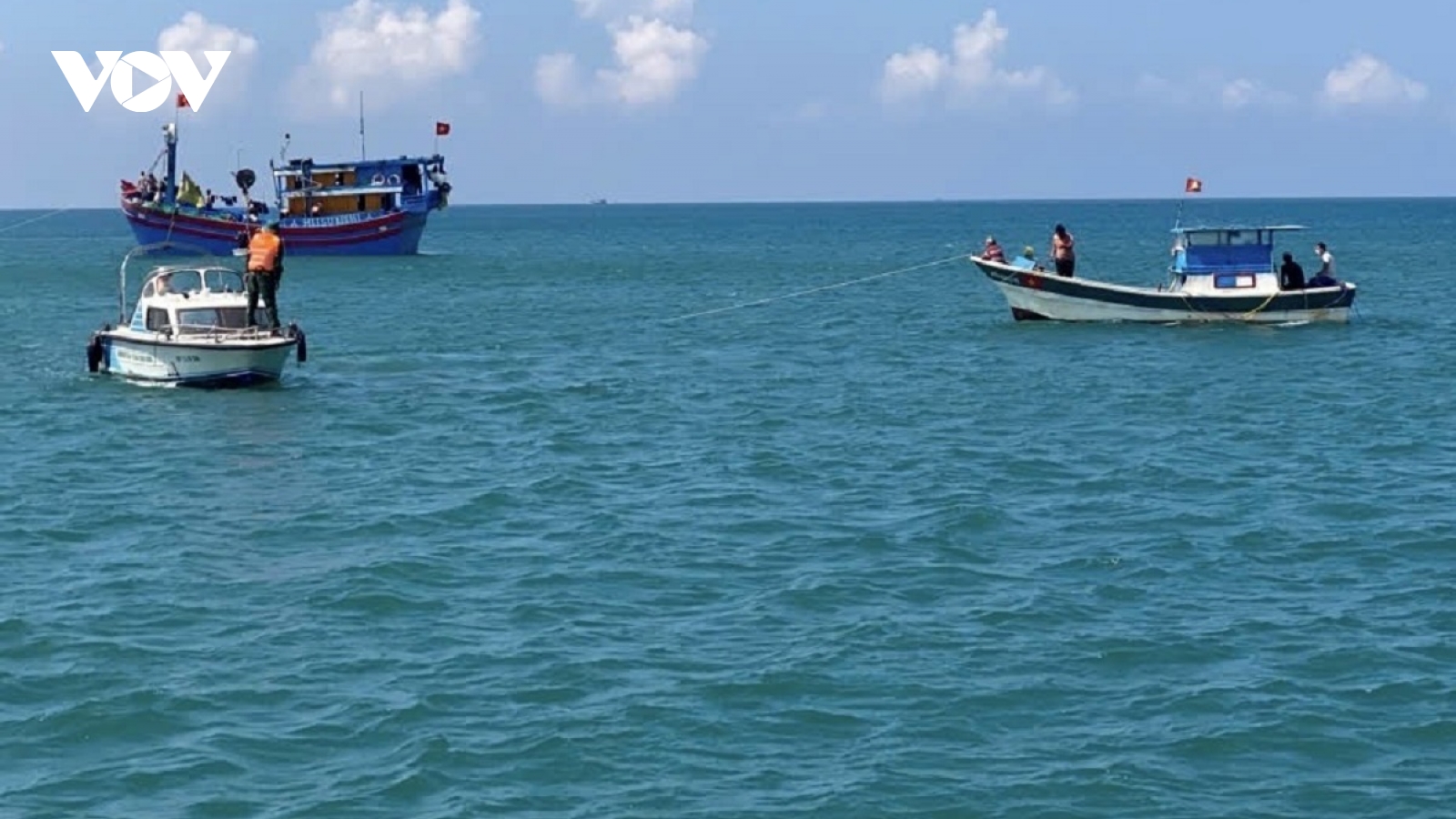 Đang tìm kiếm nạn nhân mất tích trong vụ cháy tàu