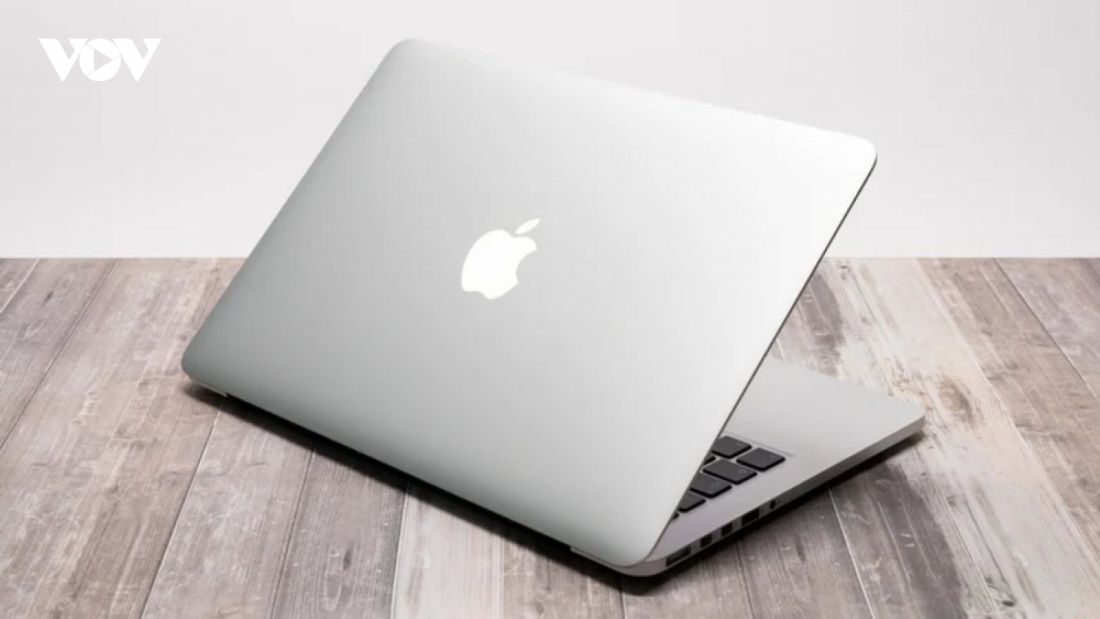 Đằng sau việc Apple quyết định loại bỏ logo phát sáng trên MacBook