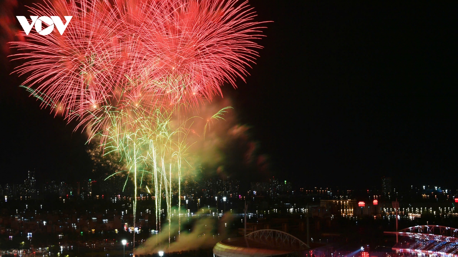Mãn nhãn màn pháo hoa ấn tượng kết thúc chương trình nghệ thuật  "Âm vang Tổ quốc"