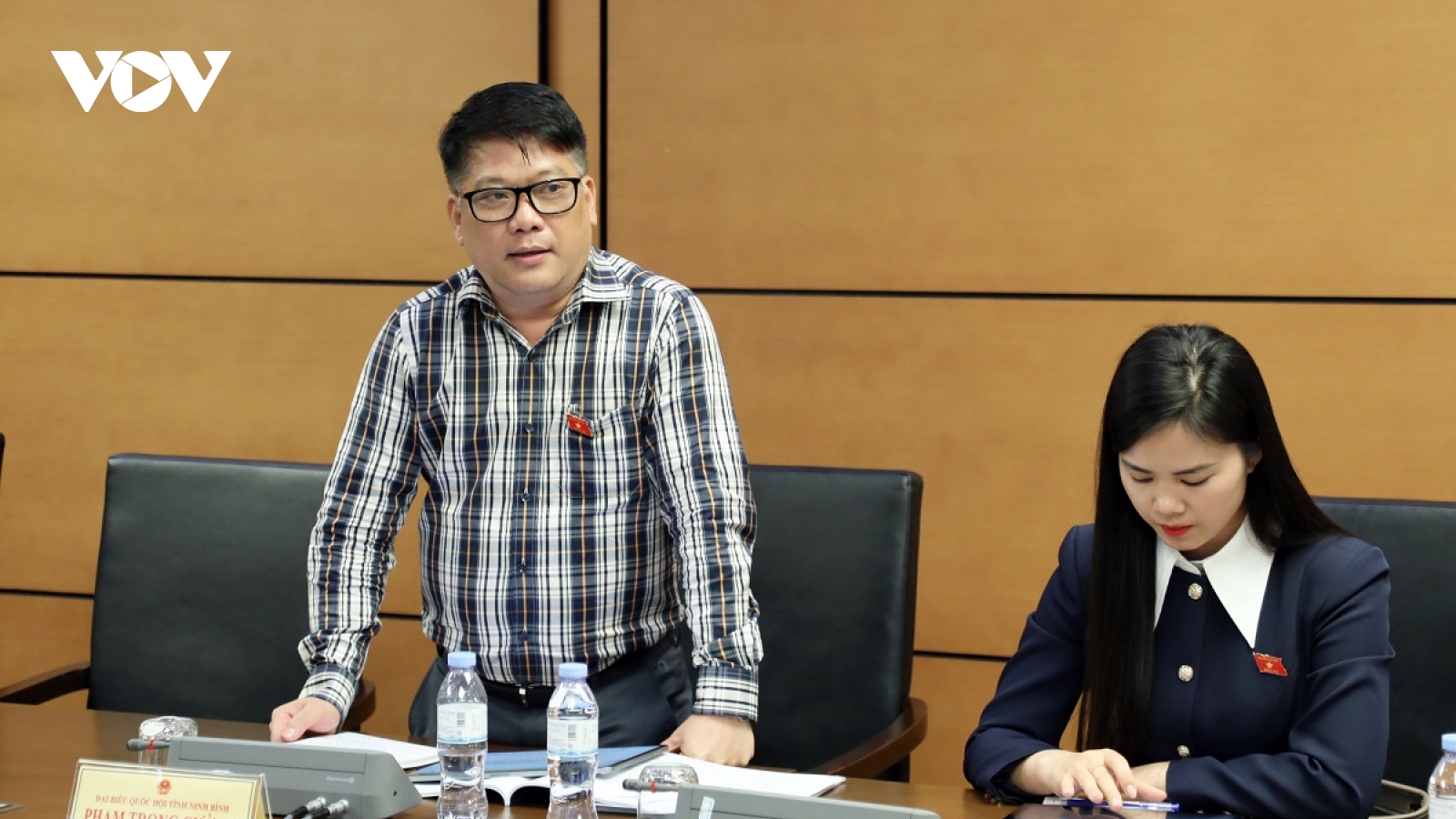 ĐBQH băn khoăn cơ chế tự lo kinh phí khen thưởng sẽ dồn gánh nặng về cấp cơ sở