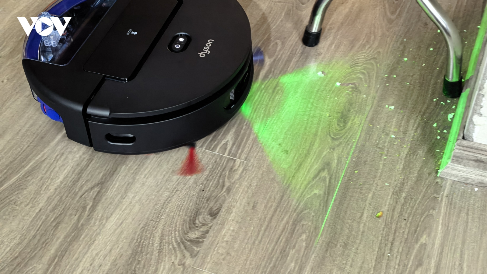 Robot hút bụi dùng AI "tìm và diệt" vết bẩn