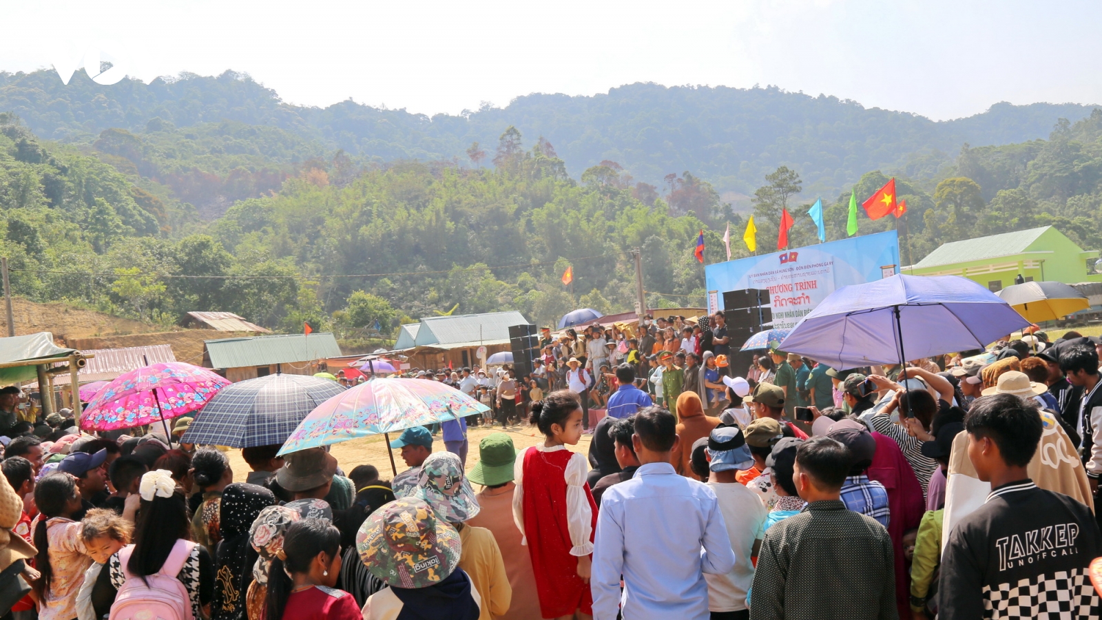 Tết Bunpimay giữa đại ngàn: Gắn kết nghĩa tình biên giới Việt – Lào