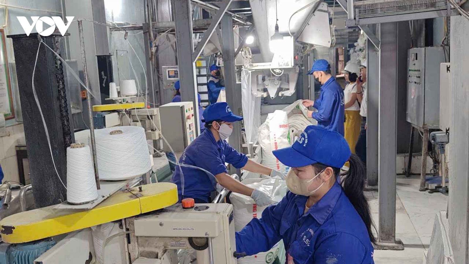 Công nhân Sơn La giữ nhịp sản xuất trong kỳ nghỉ lễ