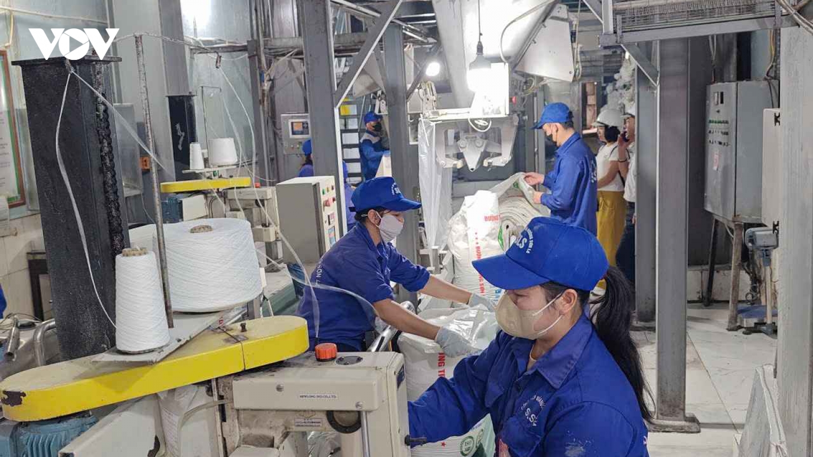 Công nhân Sơn La giữ nhịp sản xuất trong kỳ nghỉ lễ
