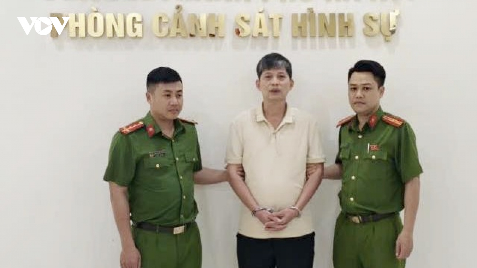 Bị khởi tố vì đỗ xe chắn lối vào hầm chung cư rồi bỏ đi