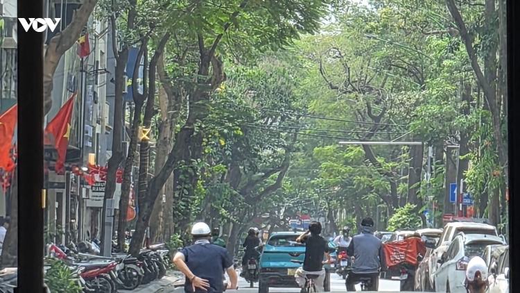 Hà Nội sáng đẹp vì thêm nhiều tuyến bus điện, tiếp tục xử lý rác thành điện