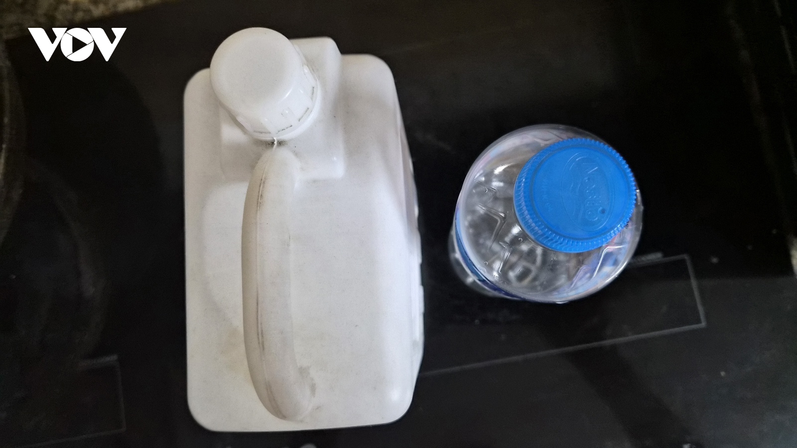 Xử lý nghiêm tội làm dấm giả, "nên bắt mẹ con nhà ấy ăn dấm giả suốt đời"