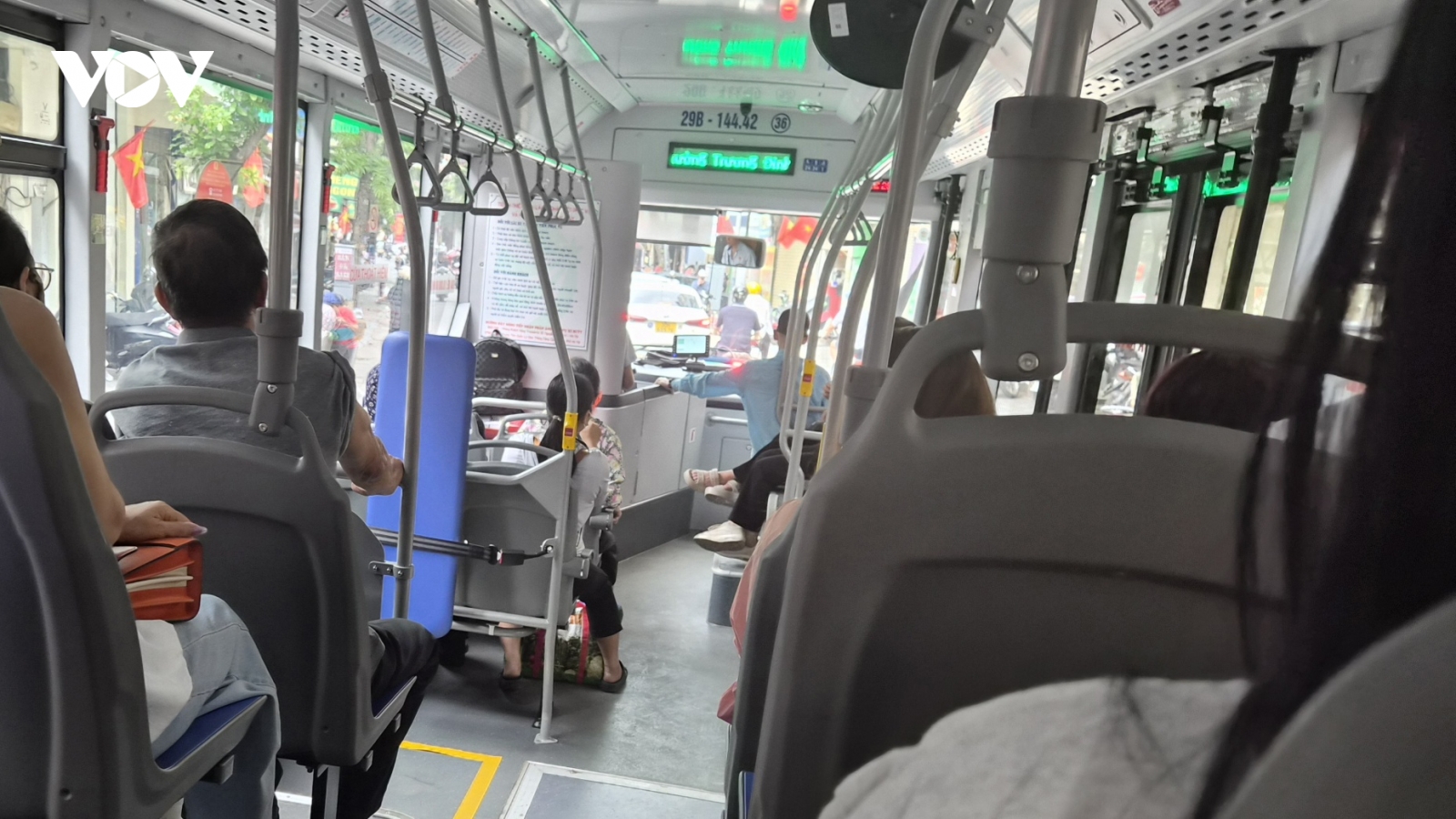 Lời chào cao hơn mâm cỗ, nhưng ai xin chào và cảm ơn khi lên xuống xe bus?