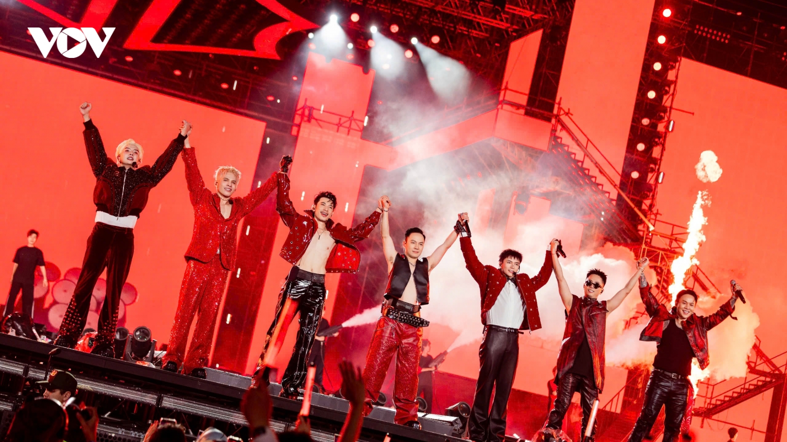 Gai Home Concert: Đêm trở về khép lại hành trình đầy cảm xúc của các Anh Tài