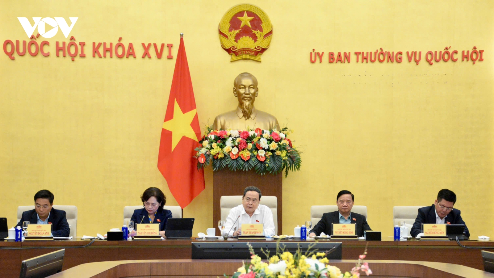 Thống nhất trình Quốc hội xem xét các mức thuế đối với xăng, dầu, nhiên liệu bay