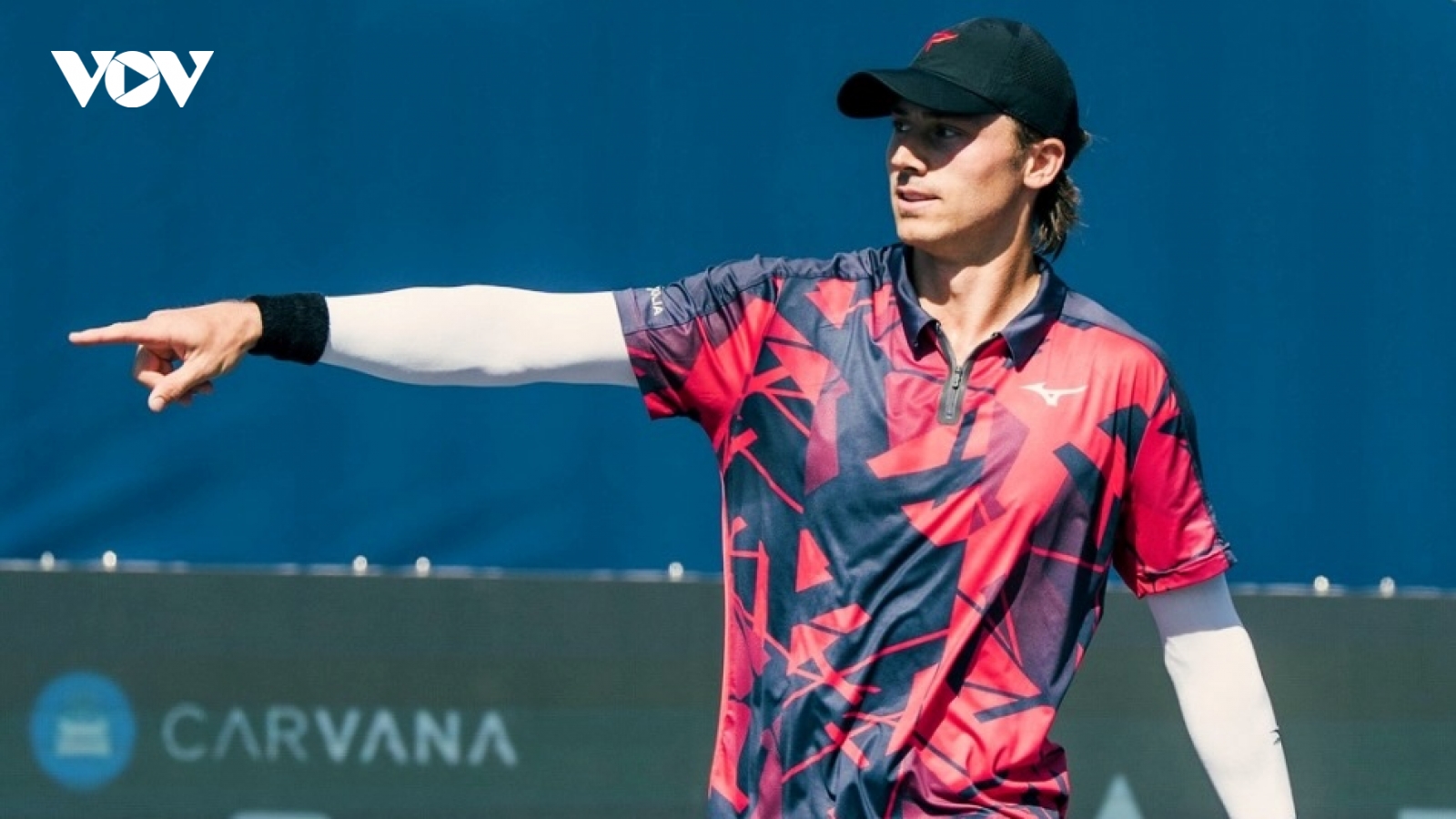 Tay vợt pickleball hàng đầu thế giới gây sốt khi "diện" giày thời trang thi đấu