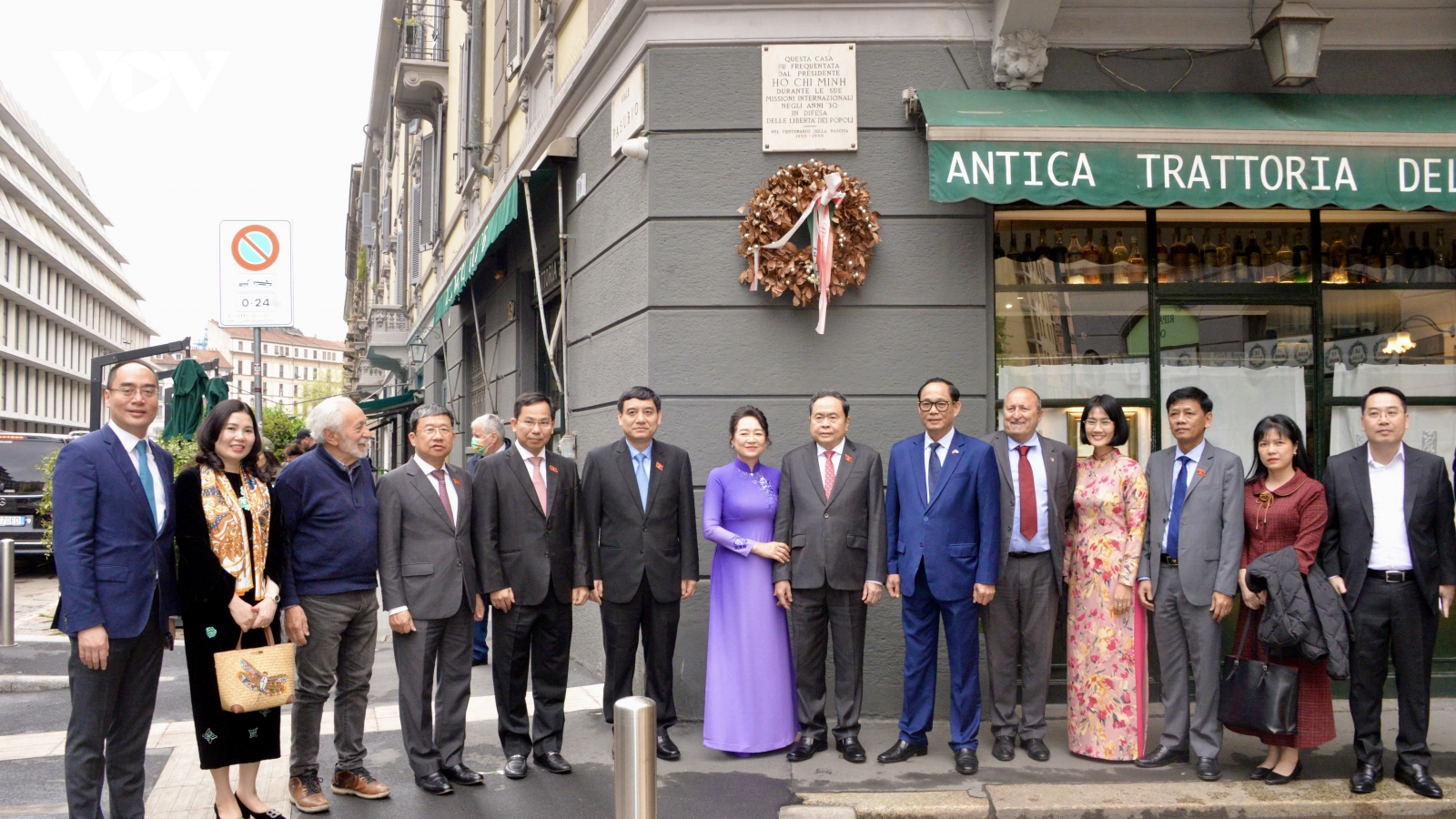 Chủ tịch Quốc hội và Phu nhân thăm nơi lưu dấu Chủ tịch Hồ Chí Minh tại Milan