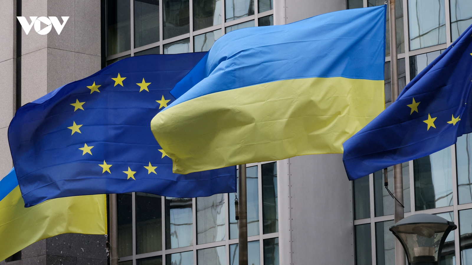 EU phê duyệt gói hỗ trợ 90 tỷ euro cho Ukraine và gói trừng phạt thứ 20 với Nga