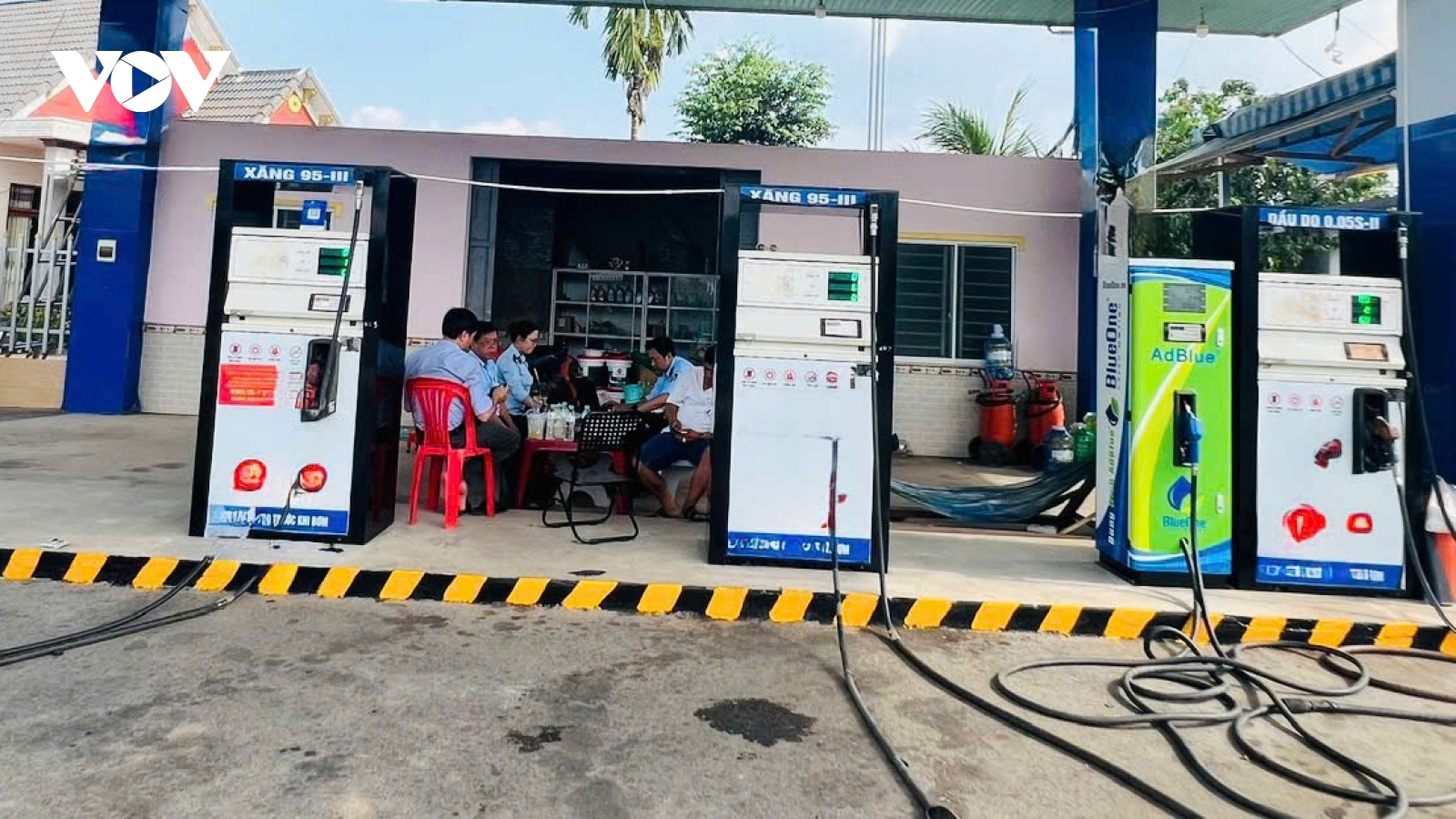 Xử lý doanh nghiệp tự ý điều chỉnh giá bán lẻ xăng, dầu