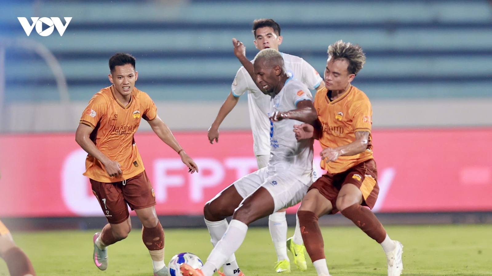 Sau vòng 18 V-League 2025/2026: Trọng tài gây tranh cãi