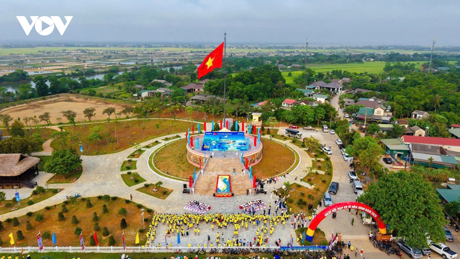National flag-raising ceremony commemorates Vietnam’s reunification