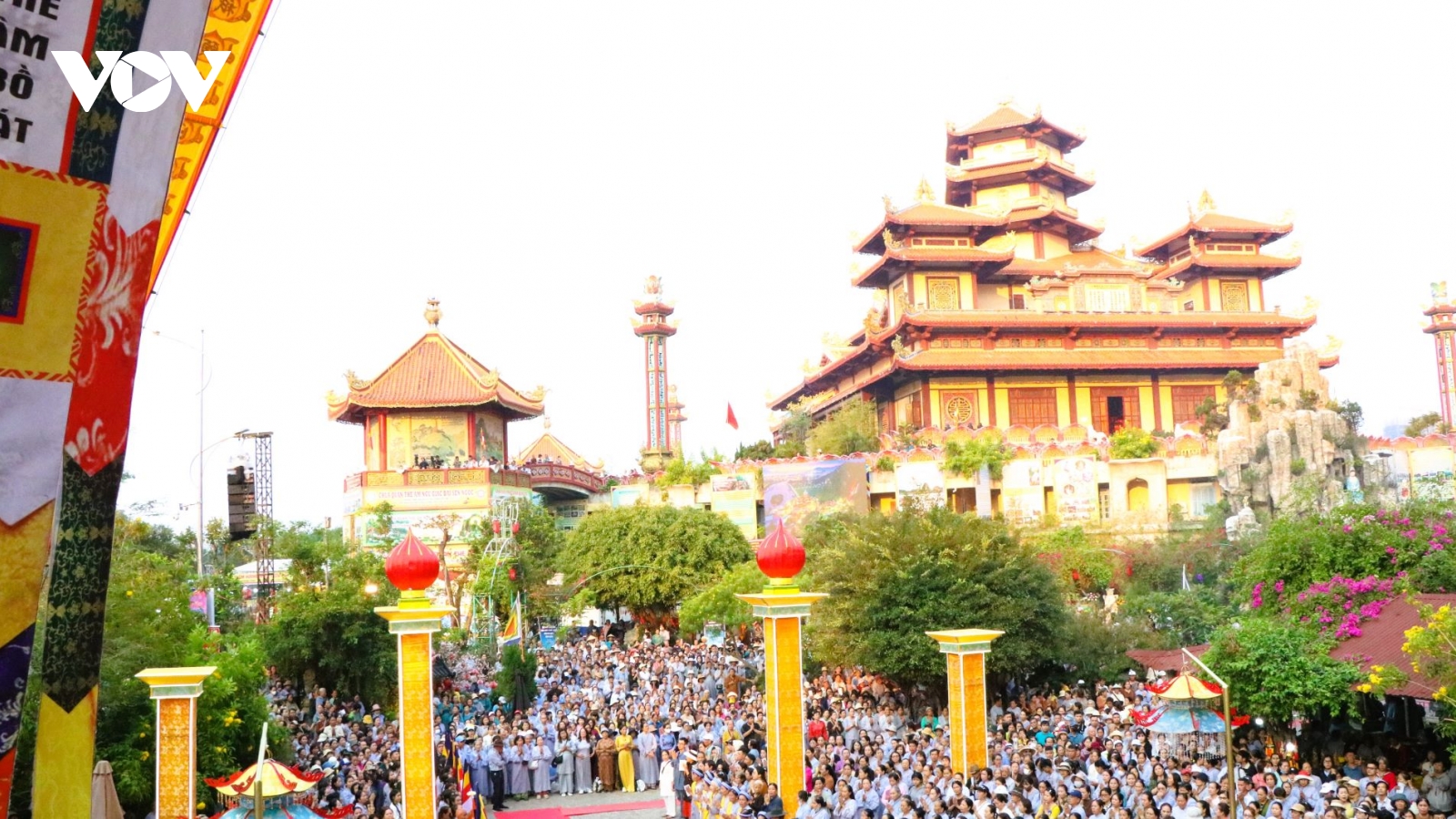 Hàng ngàn người dự Lễ vía Đức Bồ Tát Quán Thế Âm - Ngũ Hành Sơn