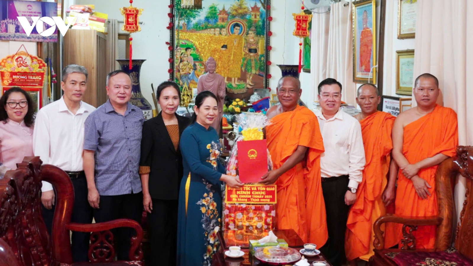 Leader visits HCM City Khmer pagodas to celebrate Chol Chnam Thmay