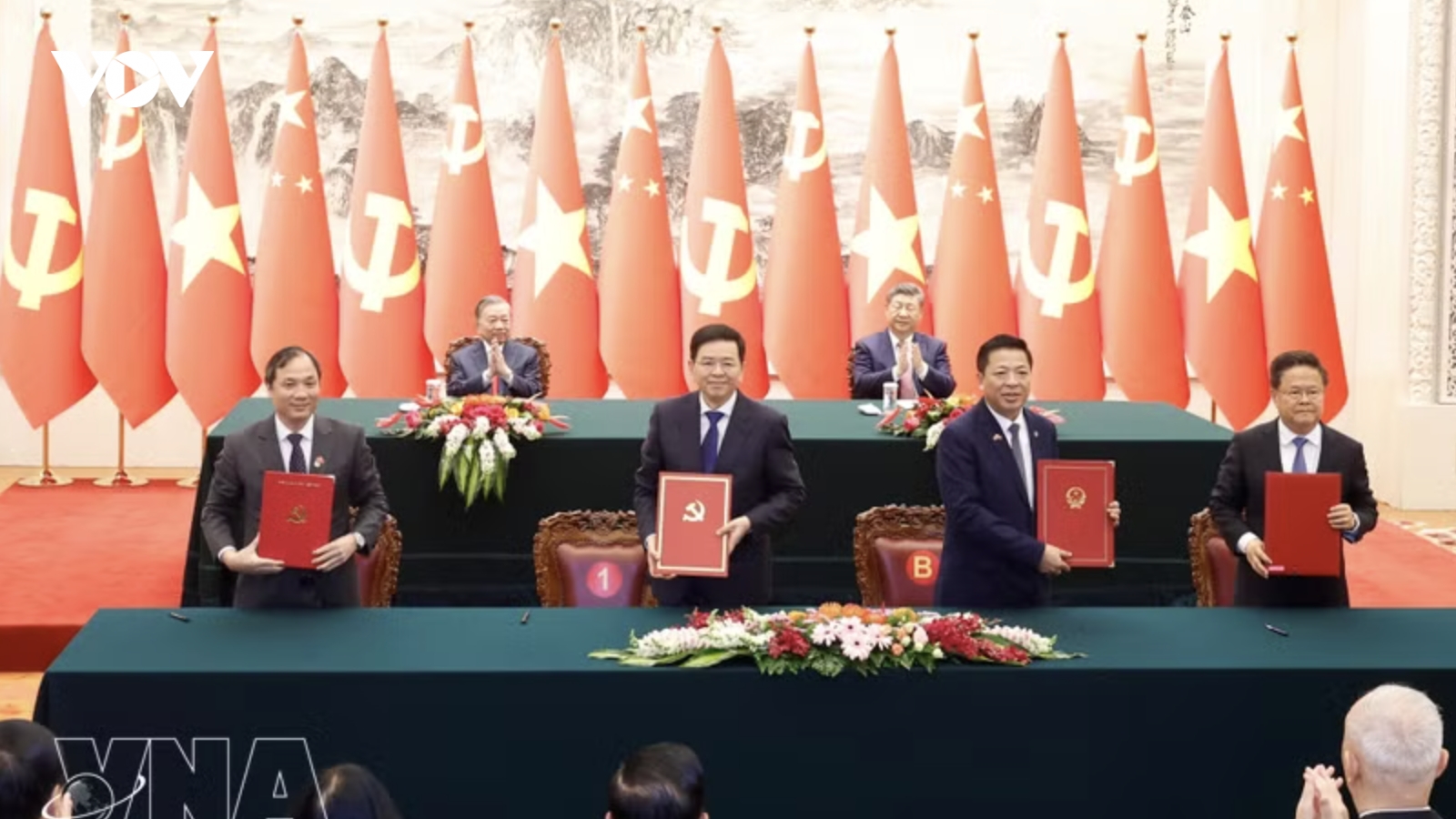 Vietnam, China sign 32 cooperation documents