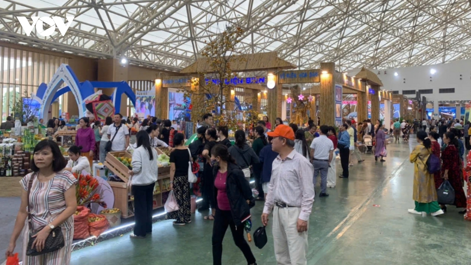 Vietnamese goods, local brands take centre stage at Autumn Fair 2025