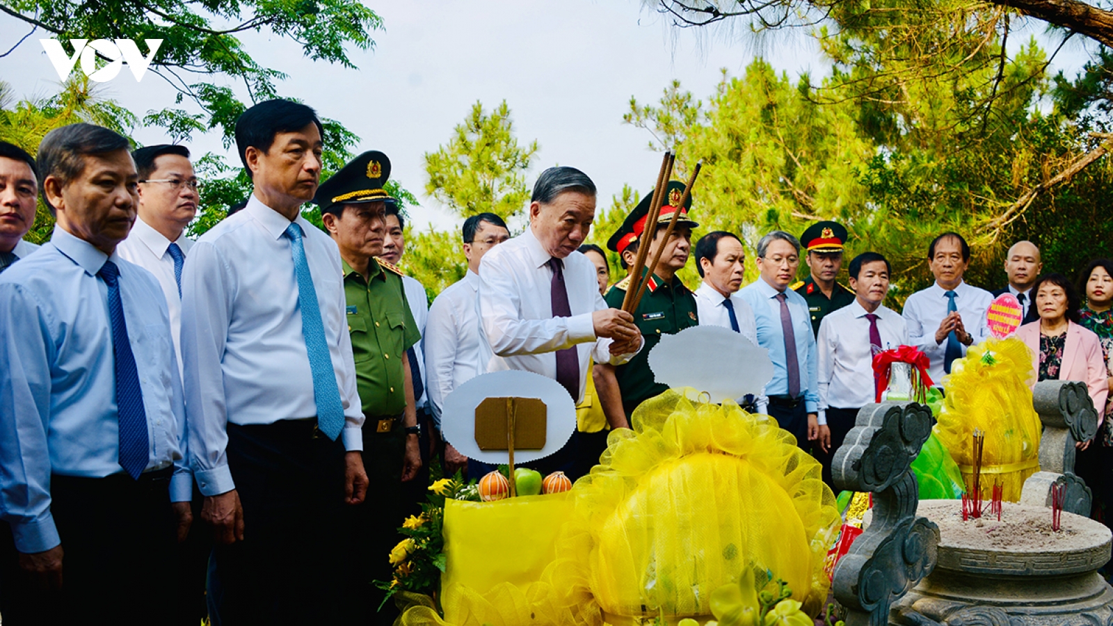 Top leader honours General Vo Nguyen Giap, fallen soldiers in Quang Tri