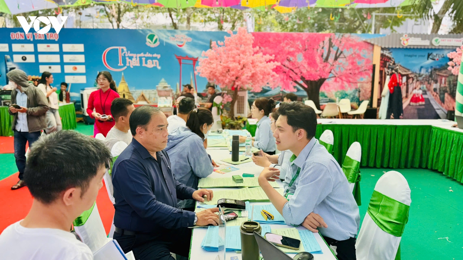 Hàng loạt công ty giảm giá tour, kích cầu du lịch hè bất chấp "bão giá"