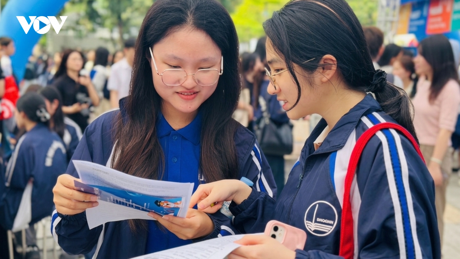 Thu hẹp khoảng cách đào tạo - việc làm: Cần bắt đầu từ đâu?