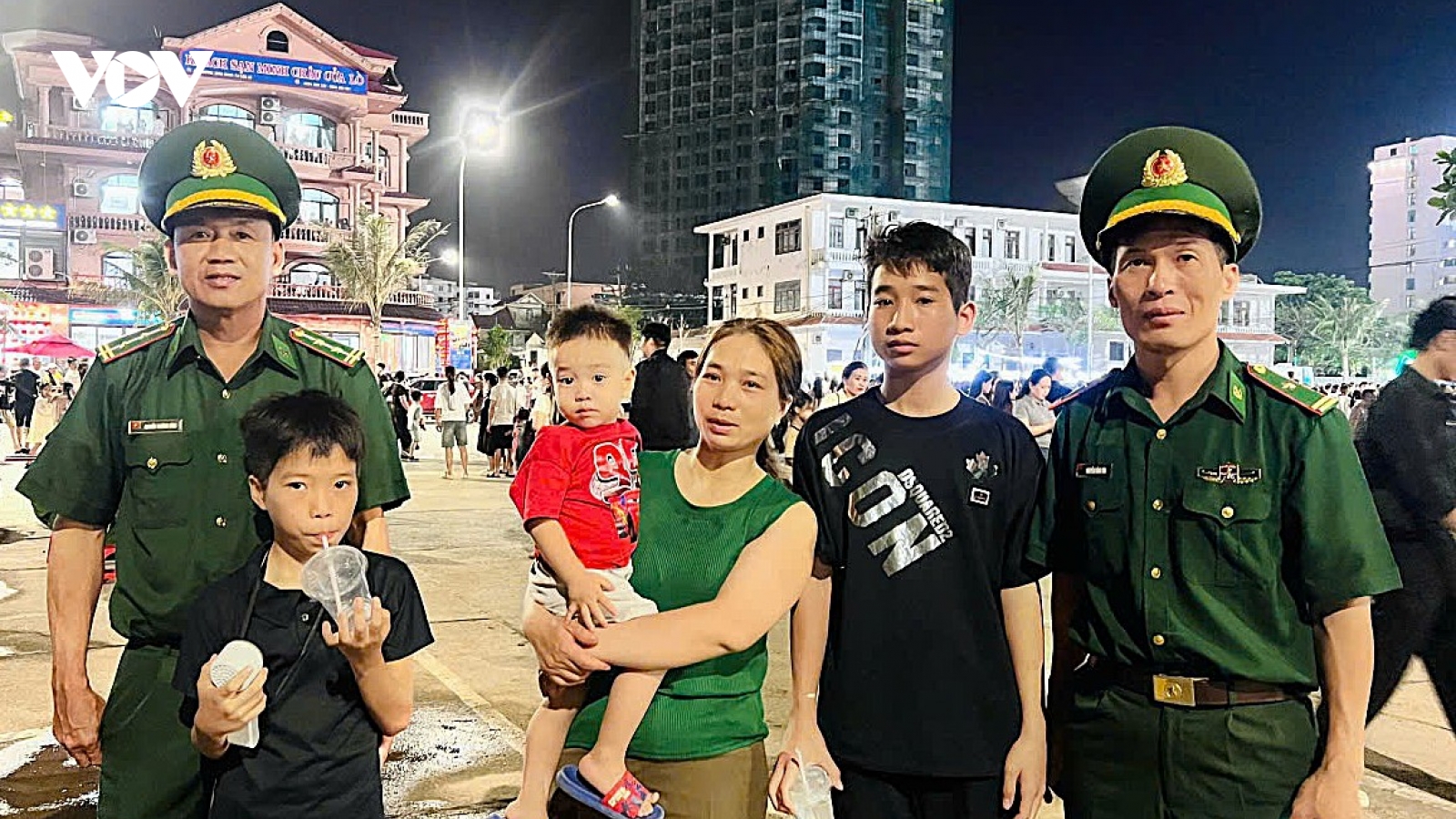Trả lại tài sản cho du khách tại Festival Du lịch Cửa Lò 2026