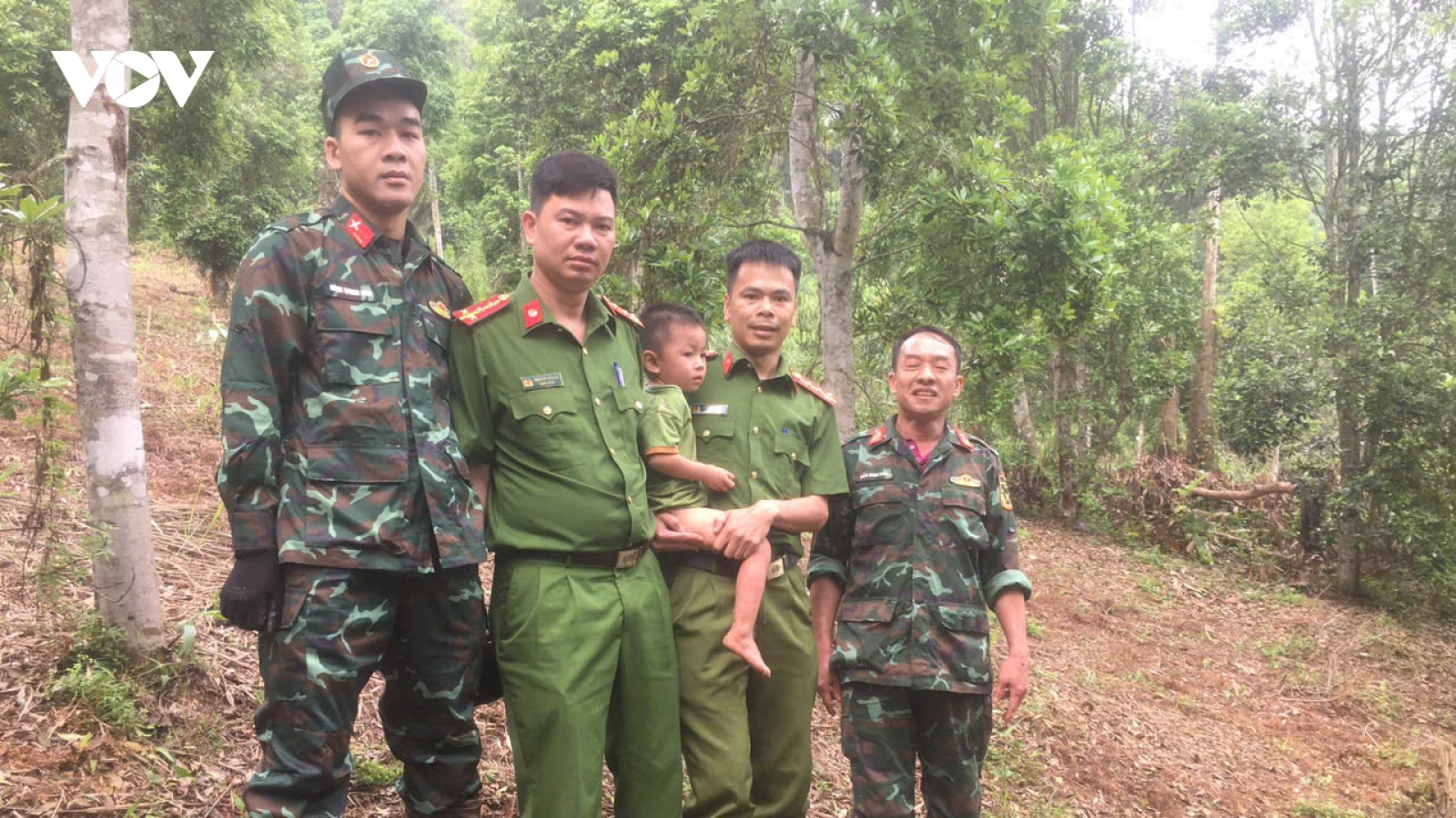 Xuyên đêm tìm kiếm, kịp thời đưa bé trai mất tích về với gia đình tại Thái Nguyên