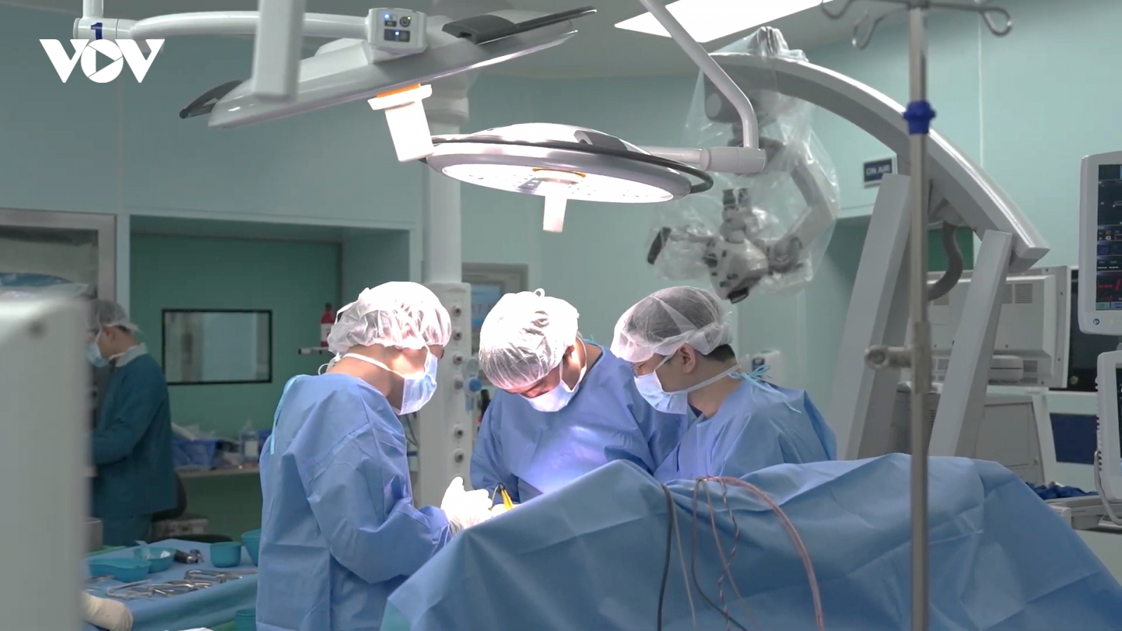 Vinmec kích hoạt quy trình tối khẩn trong đêm, cứu sống bé trai 12 tuổi
