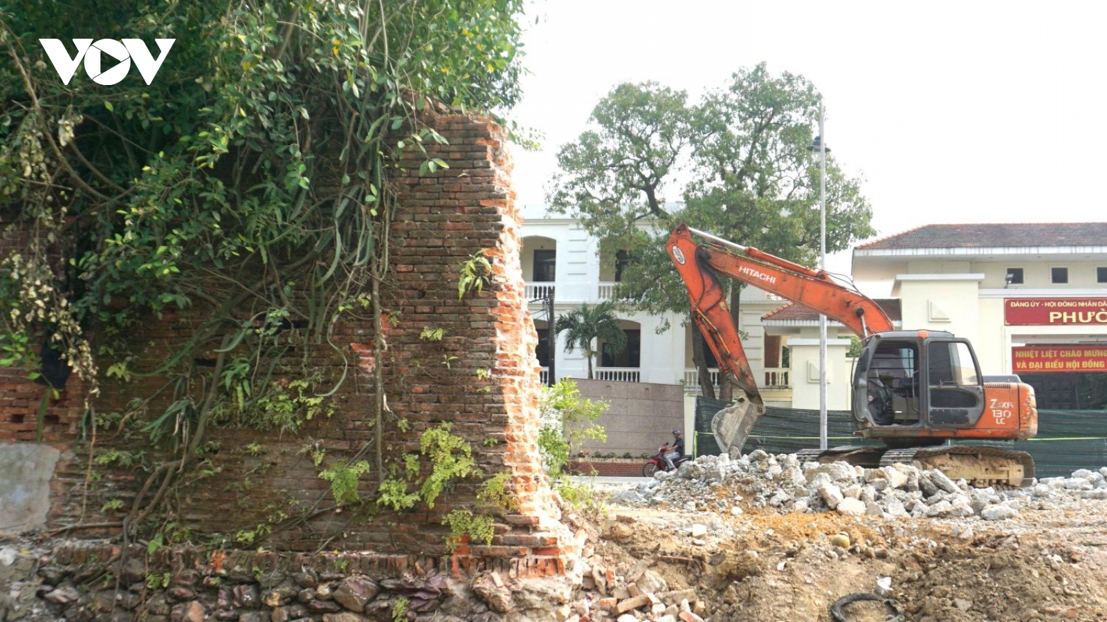 Tháo dỡ tường bao khu vực đồn Mang Cá, khơi thông trục giao thông Kinh thành Huế