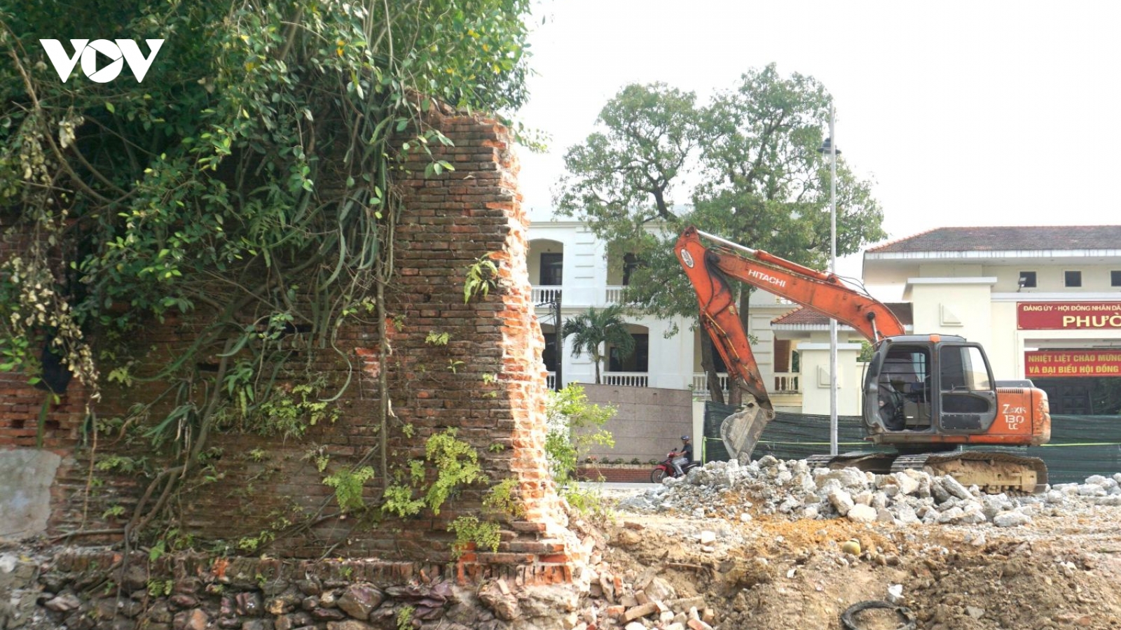 Tháo dỡ tường bao khu vực đồn Mang Cá, khơi thông trục giao thông Kinh thành Huế