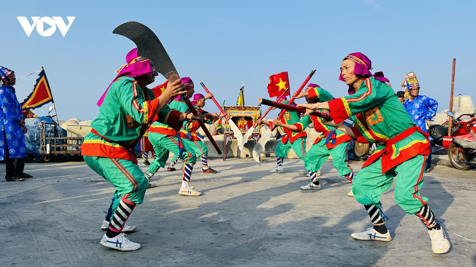 Lễ hội cầu ngư làng biển Đông Tác, nơi gửi gắm ước nguyện trời yên biển lặng