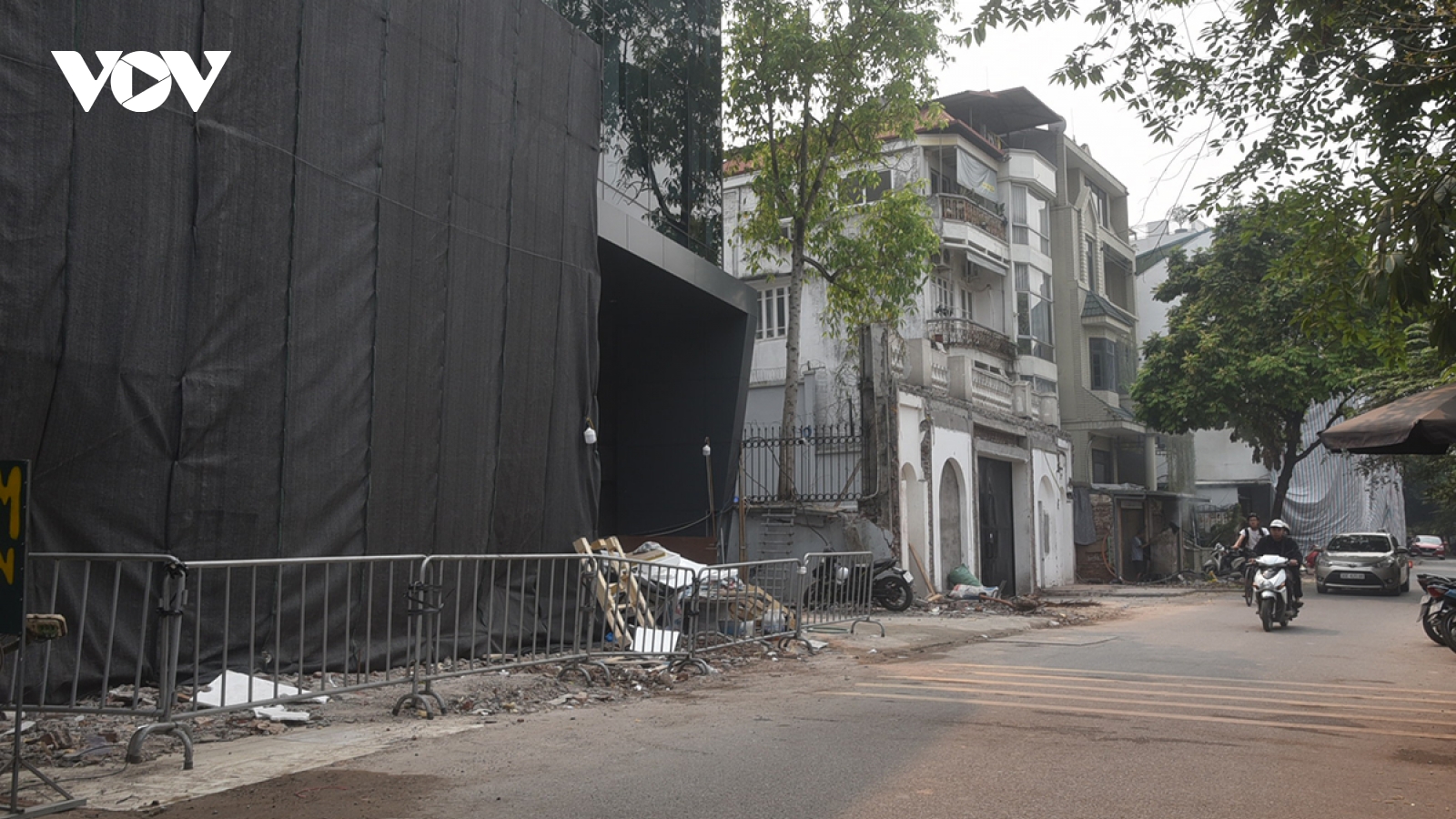 Người dân Âu Cơ cắt dỡ nhà, bàn giao mặt bằng dự án cầu Tứ Liên