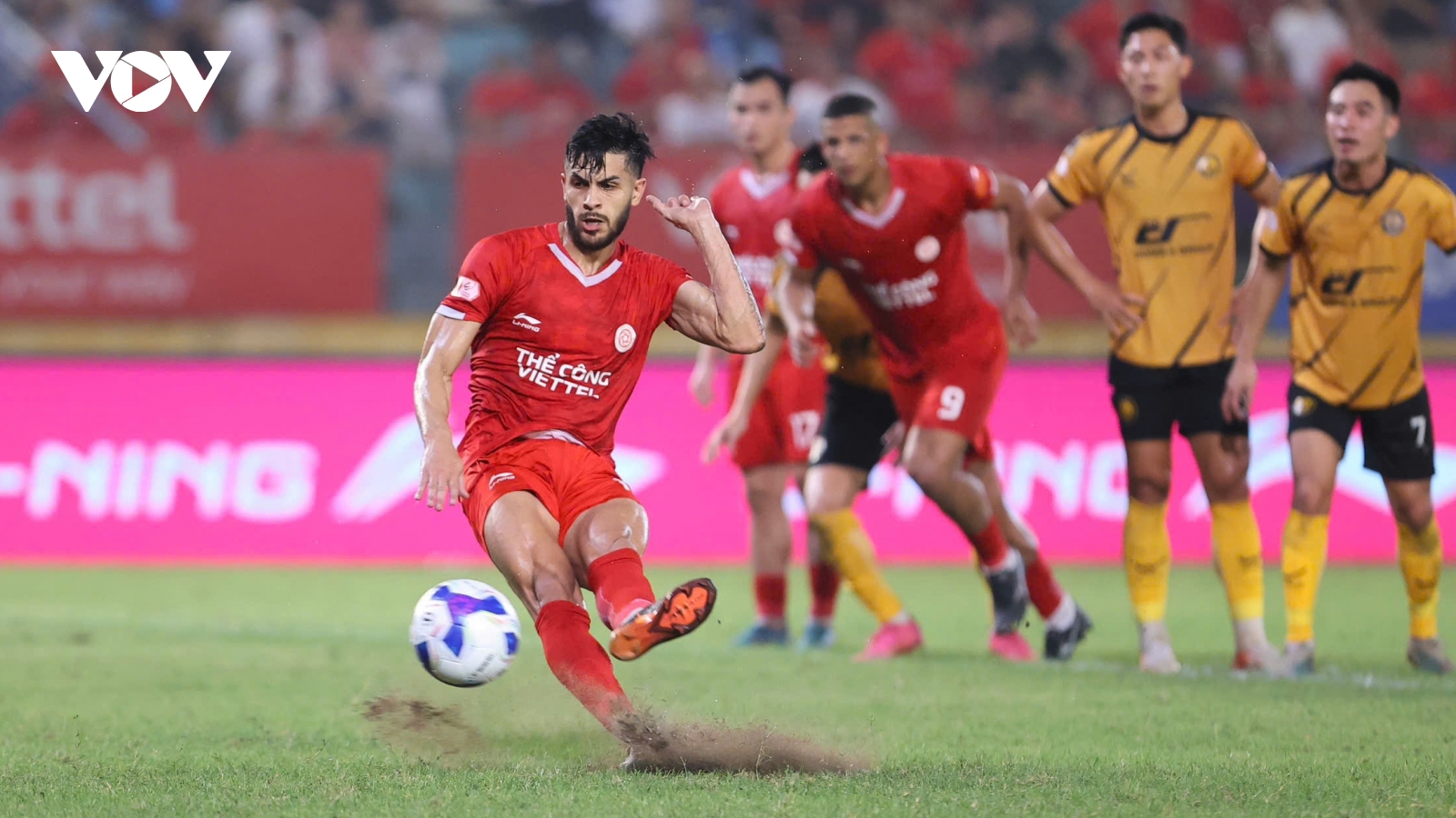 Bảng xếp hạng V-League mới nhất: Thể Công Viettel "thổi lửa" vào cuộc đua vô địch