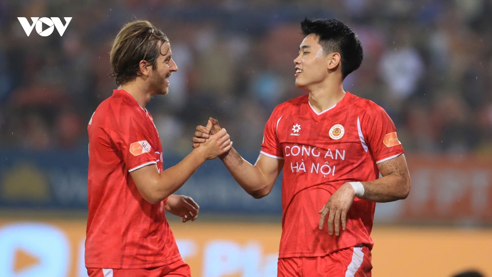 Ghi hattrick bàn thắng, Đình Bắc bay cao trong danh sách vua phá lưới V-League