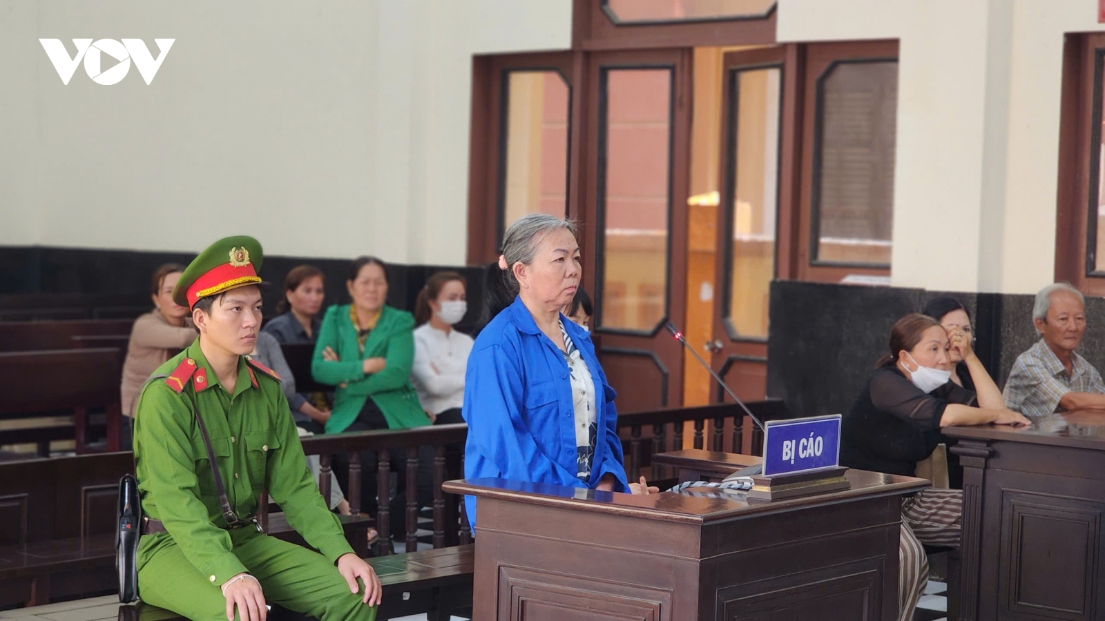 Vợ dùng ống tuýp sắt đánh chồng tử vong, lãnh án 10 năm tù