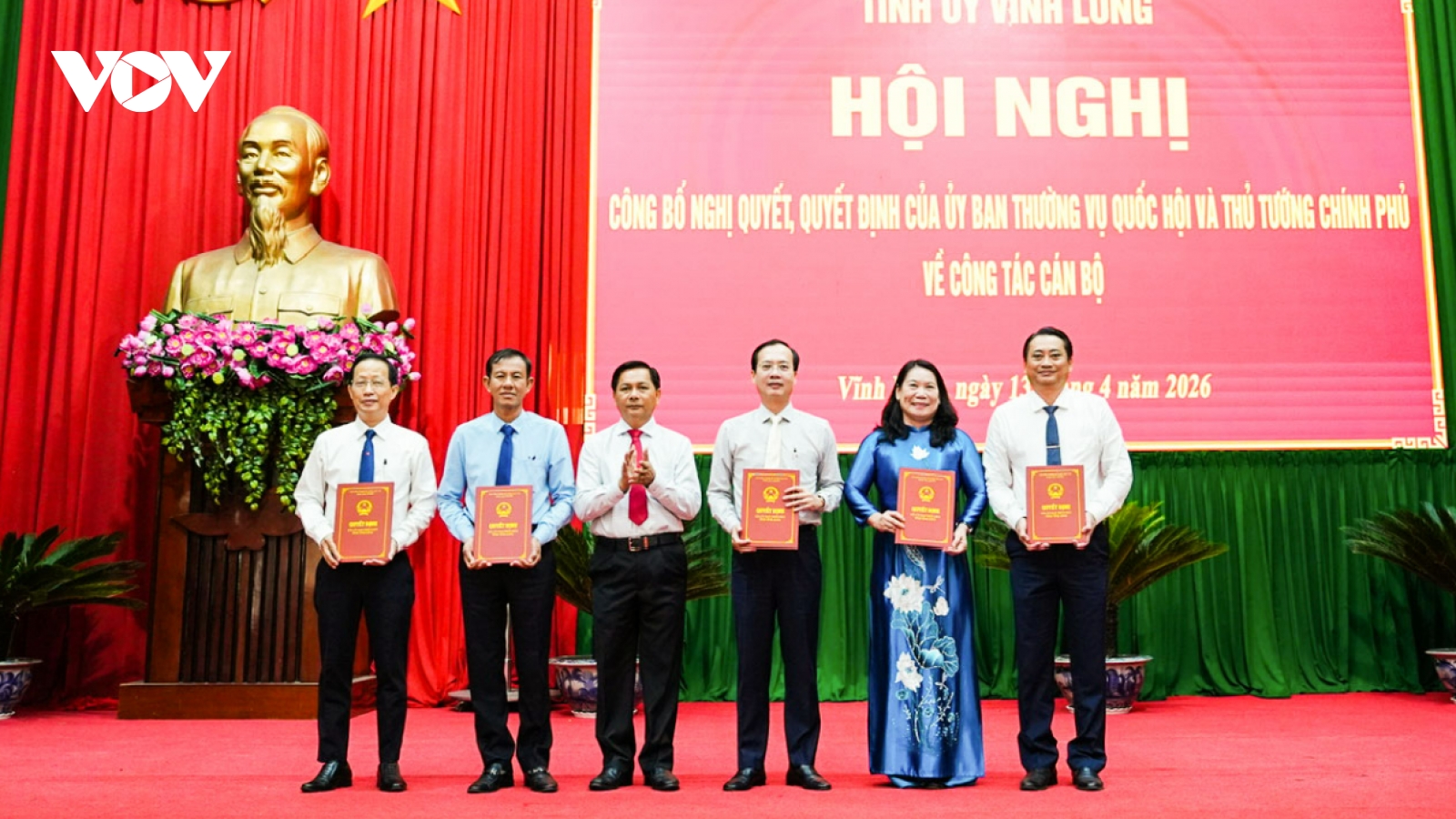 Vĩnh Long công bố các nghị quyết và quyết định về công tác cán bộ