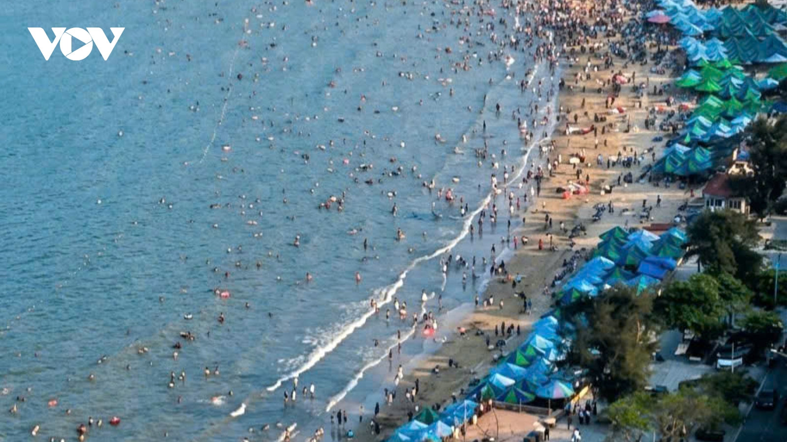 Hải Phòng: Cát Bà, Đồ Sơn sôi động ngày đầu kỷ nghỉ lễ