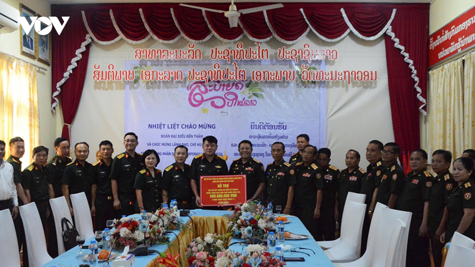 Bộ CHQS TP. Đà Nẵng hỗ trợ 1,5 tỷ đồng giúp Bộ CHQS tỉnh Sê Kông và Salavan (Lào)