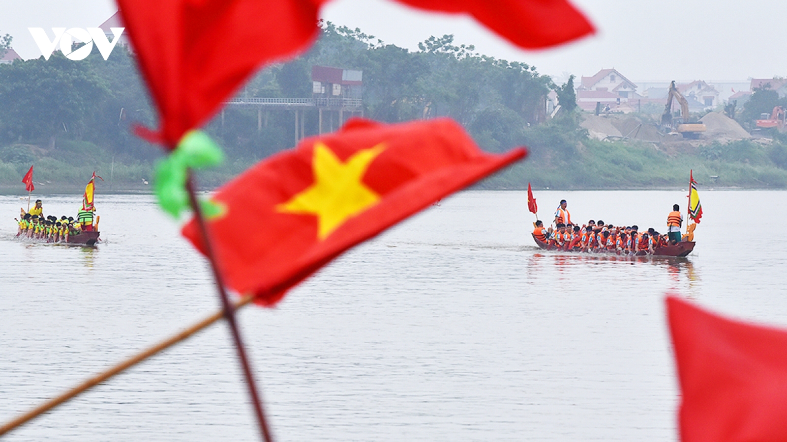 Sôi động cuộc thi bơi chải tại Lễ hội chiến thắng Như Nguyệt 2026